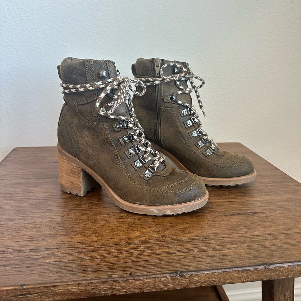 Carlos by Carlos Santana Size 7  Olive Green Lace-Up Combat Boots